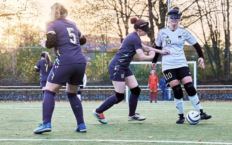 Deutschland und England mit ersten Blindenfußball-Länderspielen in Hamburg